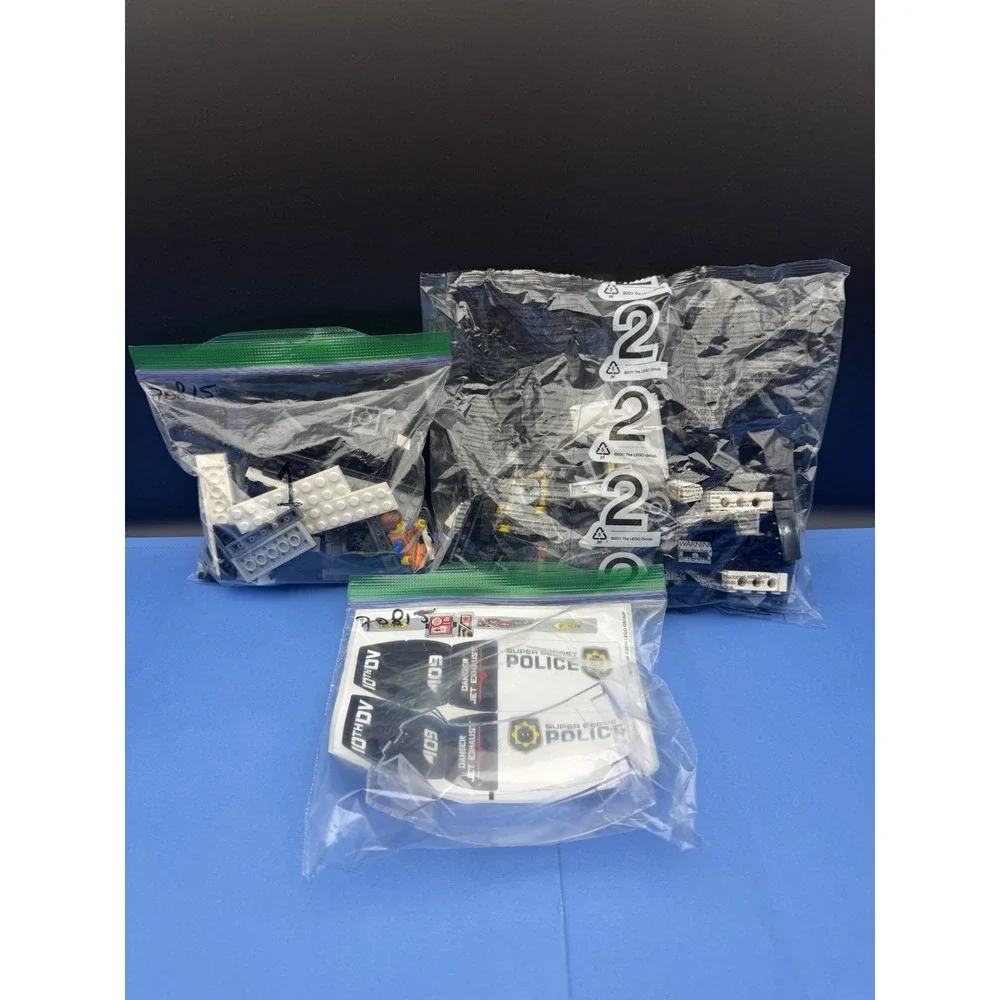 LEGO The LEGO Movie: Super Secret Police Dropship (70815) 100% Complete W/Minifi